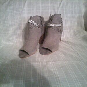 So Brand Haw Women's Ankle Booties Open Toes‎ Suede Gray Size 5 USA